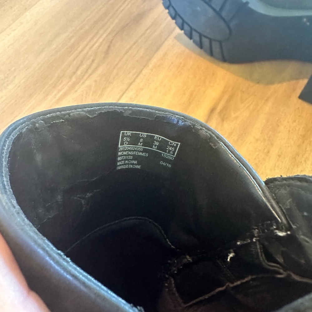 Women’s Clark’s Black Leather Ankle Boots Size 8 - Picture 5 of 5